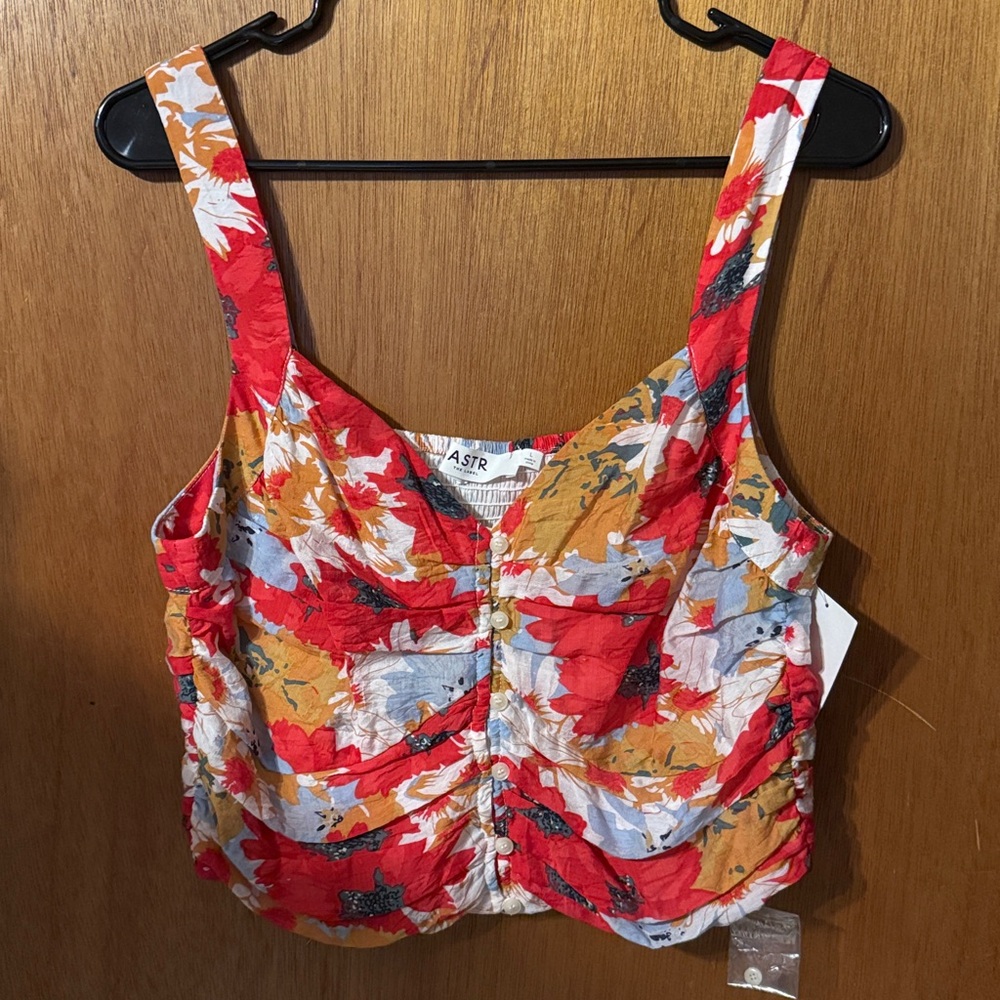 ⭐️NEW⭐️ Floral Crop Top by ASTR the Label - Picture 3 of 4